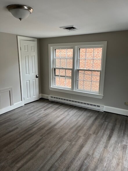 More Photos Of 406 Mill St, Occoquan Freestanding For Lease