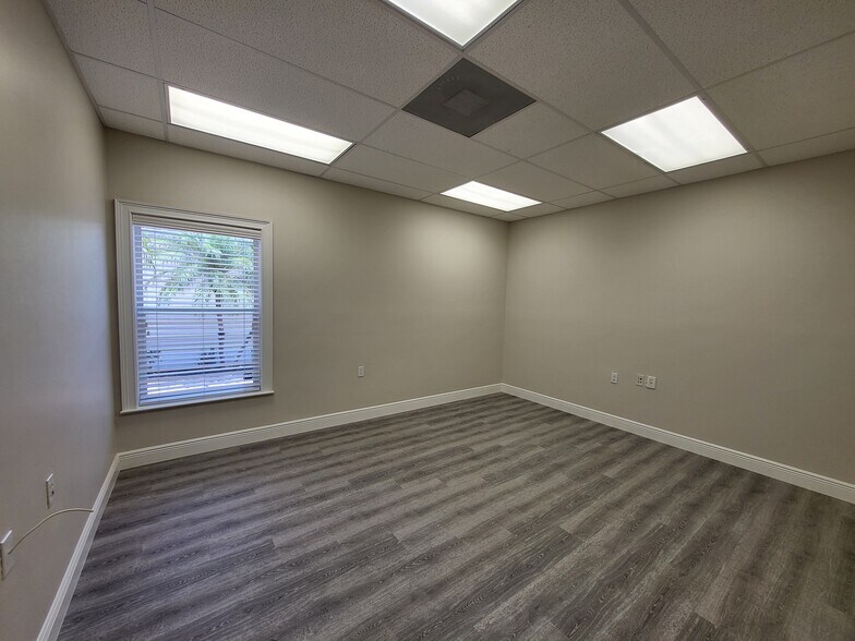 More Photos Of 12851-12853 Banyan Creek Dr, Fort Myers Office For Lease