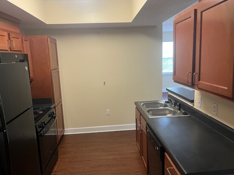 More Photos Of 500 Mendel Ave, Thomson Apartments For Sale