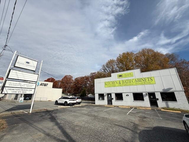 Primary Photo Of 2916-2918 Battleground, Greensboro General Retail For Lease