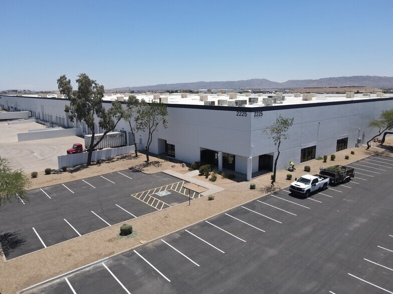 More Photos Of 2225 S 43rd Ave, Phoenix Distribution For Lease