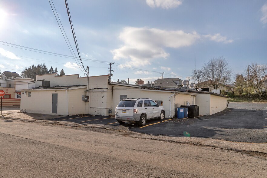 More Photos Of 201 Baughman Ave, Jeannette Restaurant For Sale