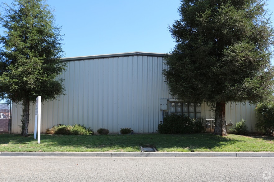 More Photos Of 5476-5480 W Mission St, Fresno Warehouse For Lease