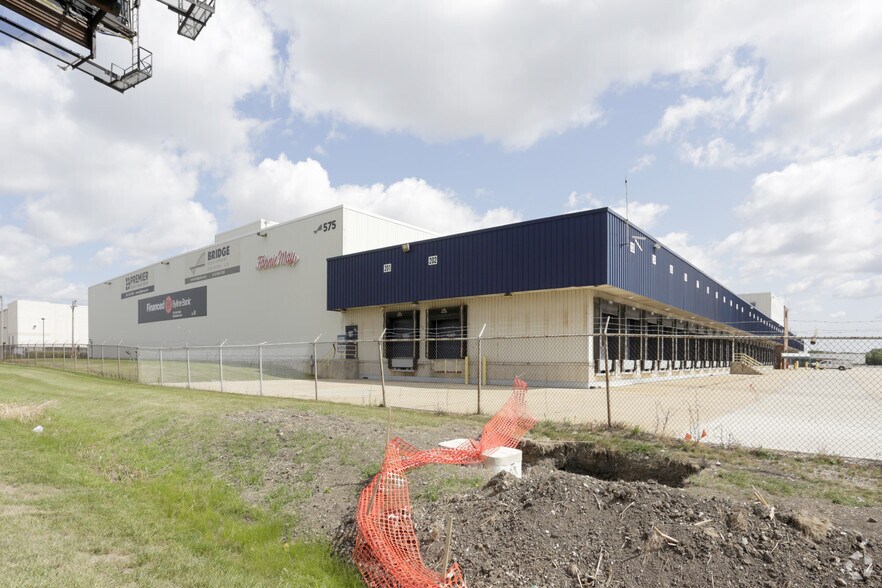 More Photos Of 575 Northwest Ave, Northlake Refrigeration Cold Storage For Lease