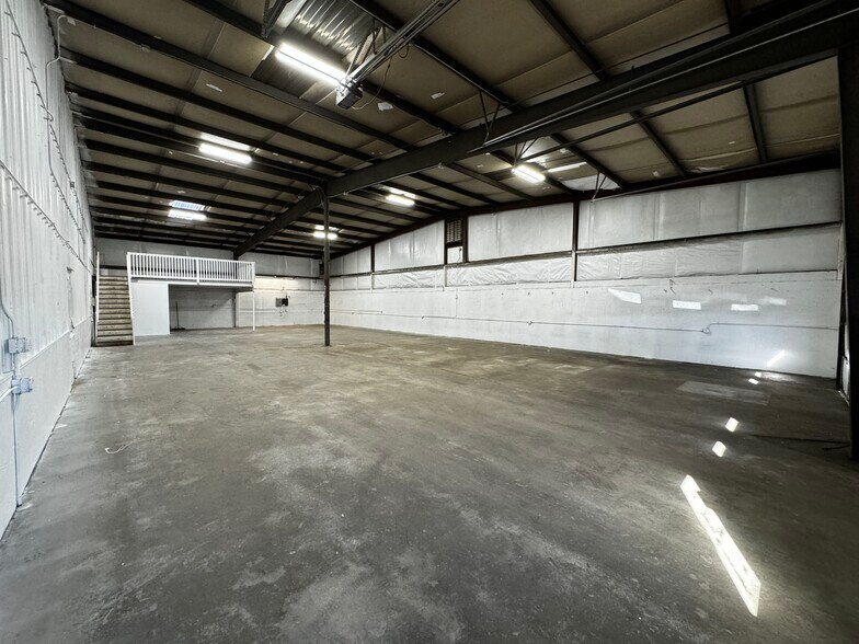 More Photos Of 1790 Jasper St, Aurora Light Manufacturing For Lease