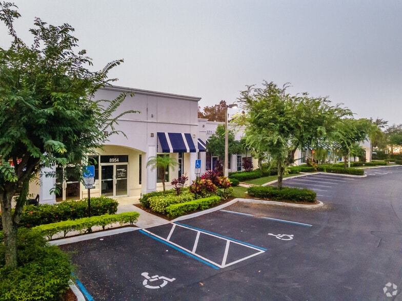 More Photos Of 8950-8970 Cleary Blvd, Plantation Unknown For Lease