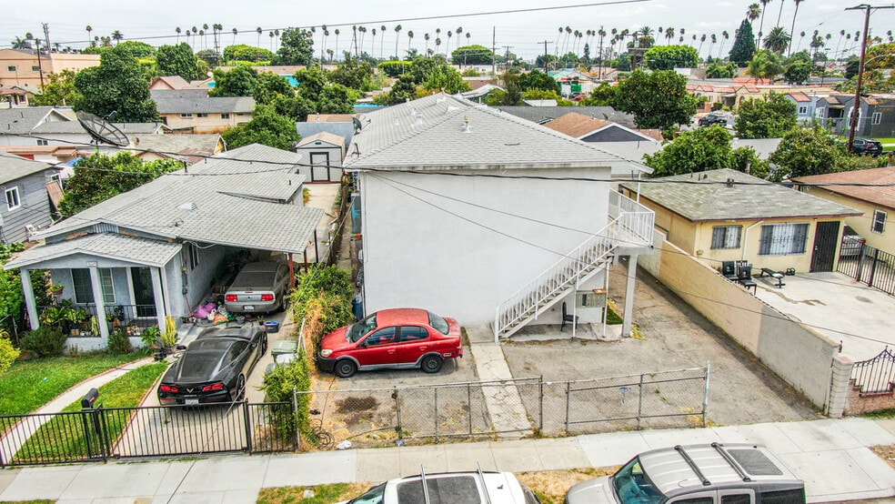 Primary Photo Of 6714 Parmelee Ave, Los Angeles Apartments For Sale