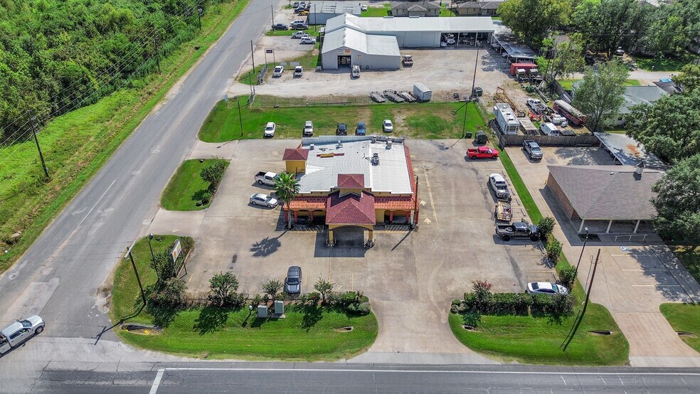 More Photos Of 901 W Clayton St, Dayton Restaurant For Lease