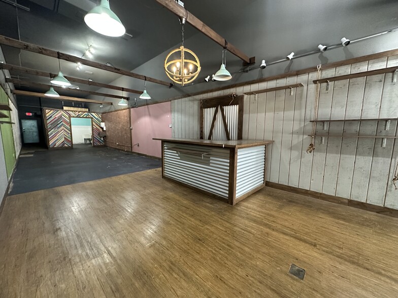 More Photos Of 2029 Harrison St, Hollywood Storefront For Lease