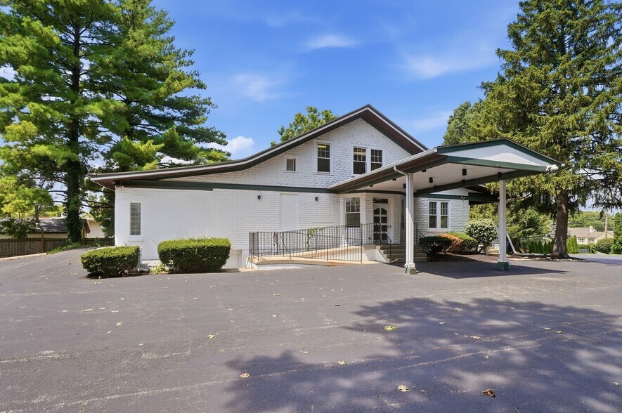 More Photos Of 7293 Beechmont Ave, Cincinnati Office For Sale