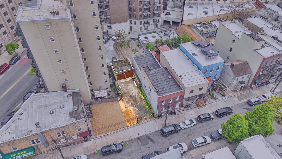 More Photos Of 18-44 26th Rd, Queens Land For Sale