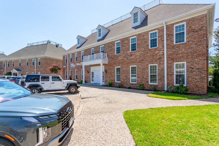 More Photos Of 17734 Preston Rd, Dallas Office For Sale