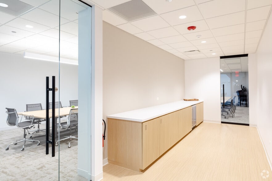 More Photos Of 2625 Butterfield Rd, Oak Brook Coworking Space