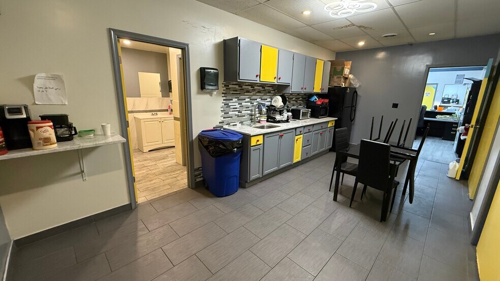 More Photos Of 124 3rd St, Allentown Auto Dealership For Lease