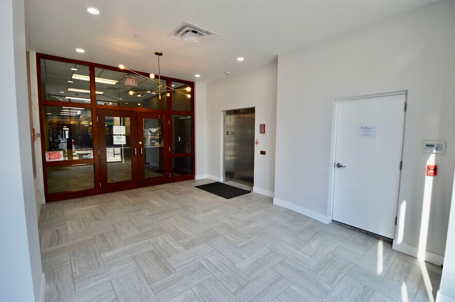 More Photos Of 535 Madison Ave, Covington Office For Lease