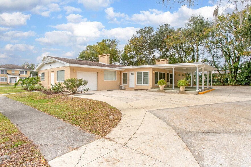 More Photos Of 1025 W New York Ave, Deland Coworking Space