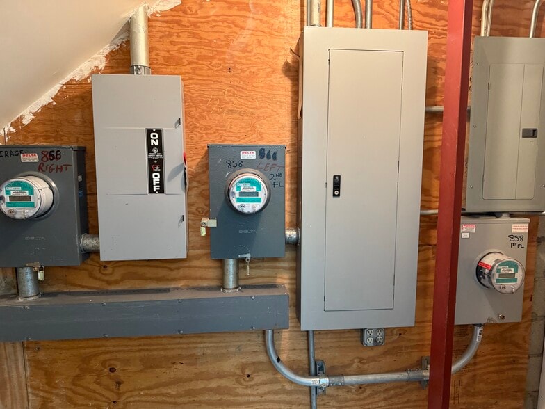 More Photos Of 858 62nd St, Brooklyn Warehouse For Sale