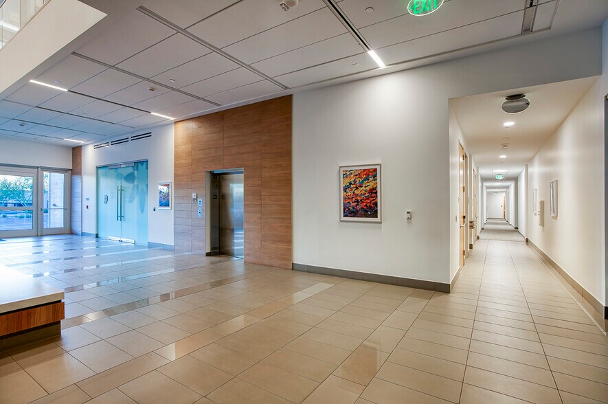 More Photos Of 9000 W Thunderbird Rd, Peoria Medical For Lease
