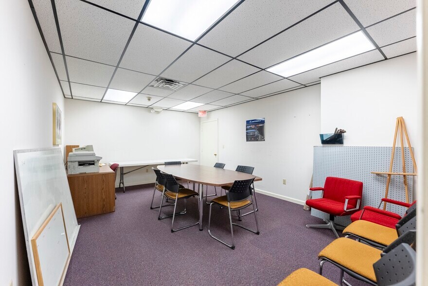 More Photos Of 447 Broadway, Ulster Park Office For Sale