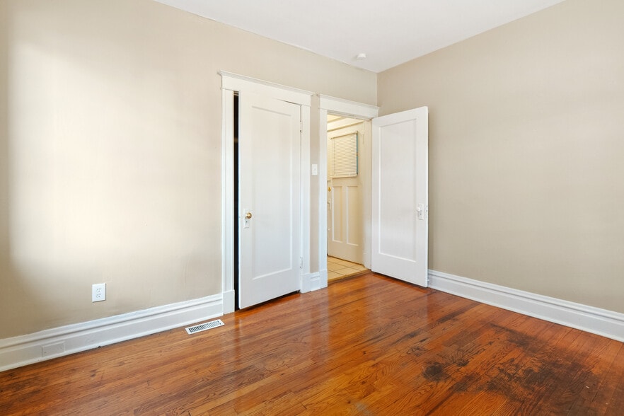 More Photos Of 5027 Chippewa St, Saint Louis Multifamily For Sale