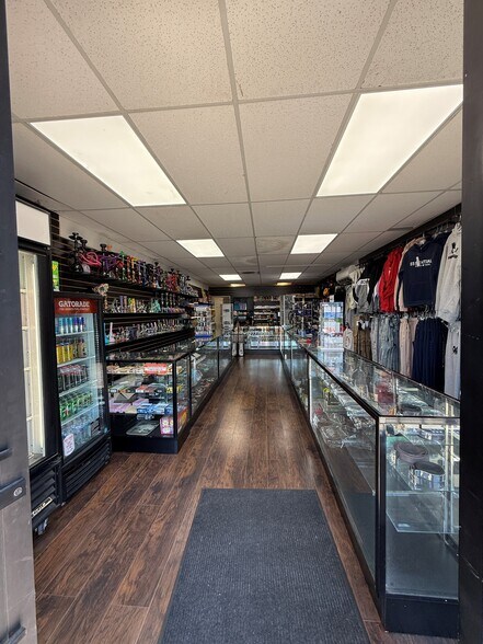 More Photos Of 411-417 Lathrop St, Redwood City Service For Sale