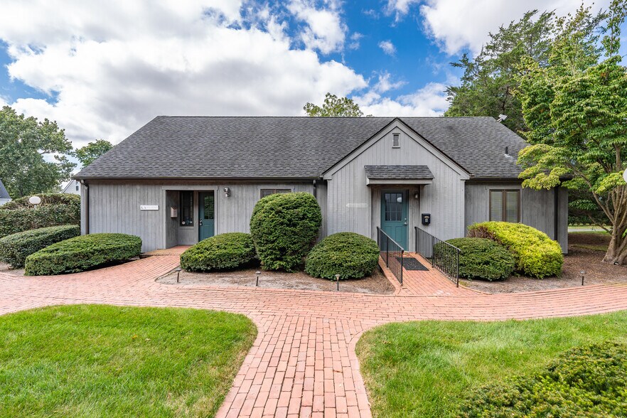 More Photos Of 508 Main Rd, Riverhead Medical For Sale