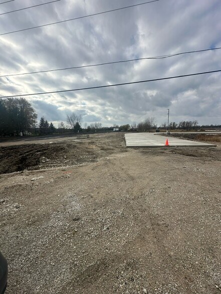 More Photos Of 2502 N Sylvania Ave, Sturtevant Service For Lease