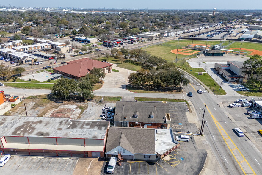 More Photos Of 2905 Southmore Ave, Pasadena Freestanding For Lease