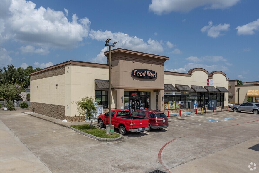 More Photos Of 10901 W Fairmont Pky, La Porte Convenience Store For Sale