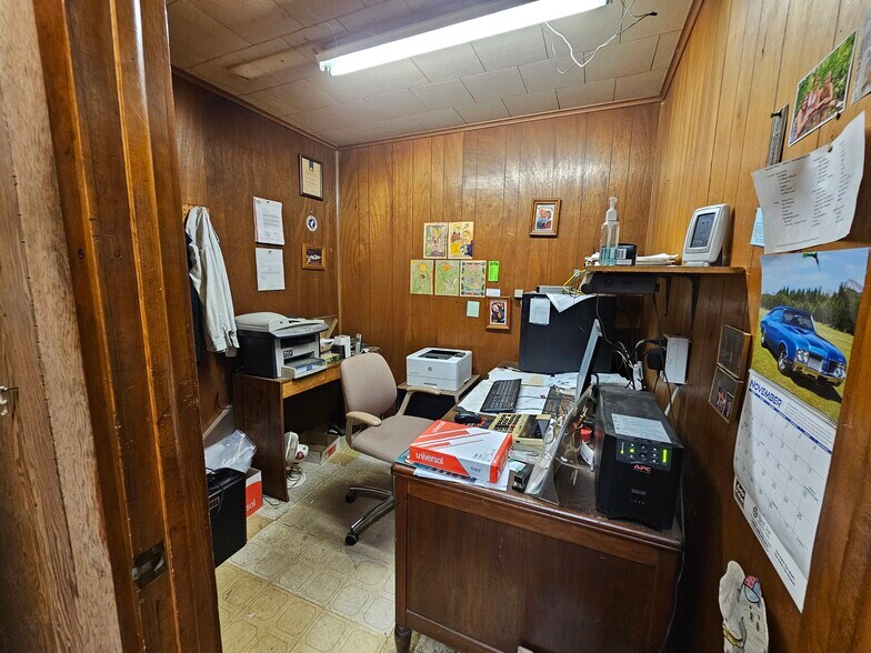 More Photos Of 105 N Mable St, Pinconning Industrial For Sale