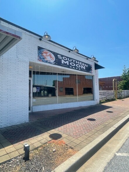 Primary Photo Of 213 S Alabama Ave, Chesnee General Retail For Sale