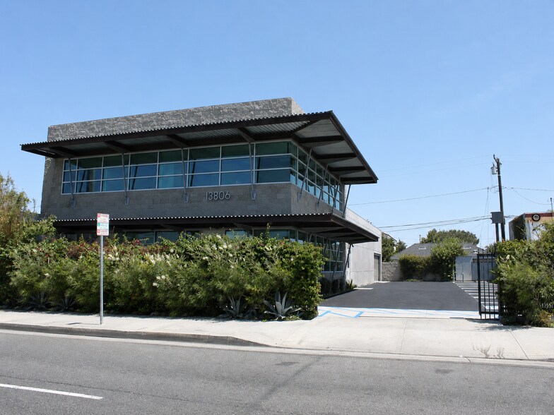 Primary Photo Of 13806 S Inglewood Ave, Hawthorne Loft Creative Space For Sale
