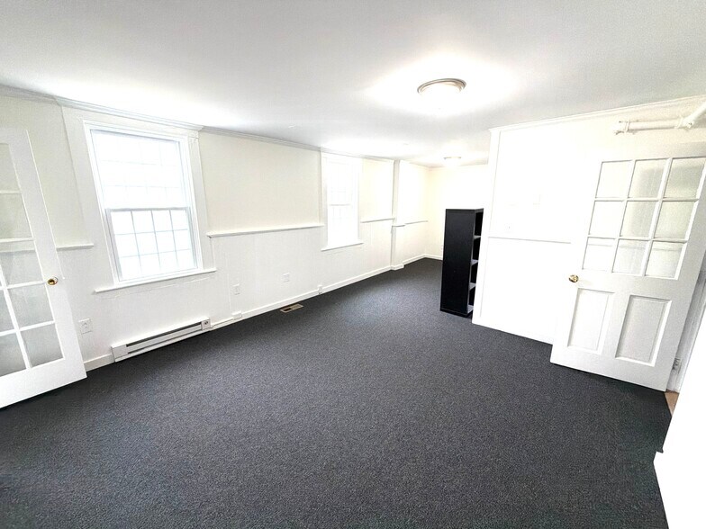 More Photos Of 129 Main St, Old Saybrook Apartments For Lease