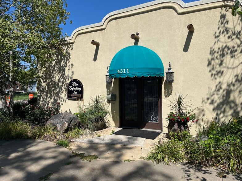 More Photos Of , Des Moines Office For Sale