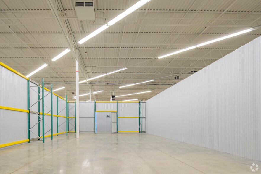 More Photos Of 10949 E Peakview Ave, Englewood Manufacturing For Lease