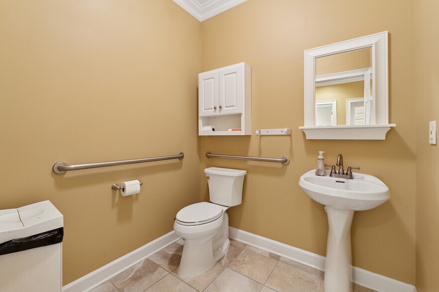 More Photos Of 301-304 Macy Dr, Roswell Medical For Sale