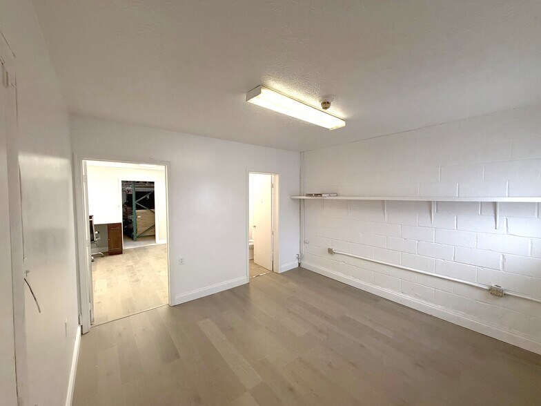 More Photos Of 449 N Cameron St, Winchester Manufacturing For Lease