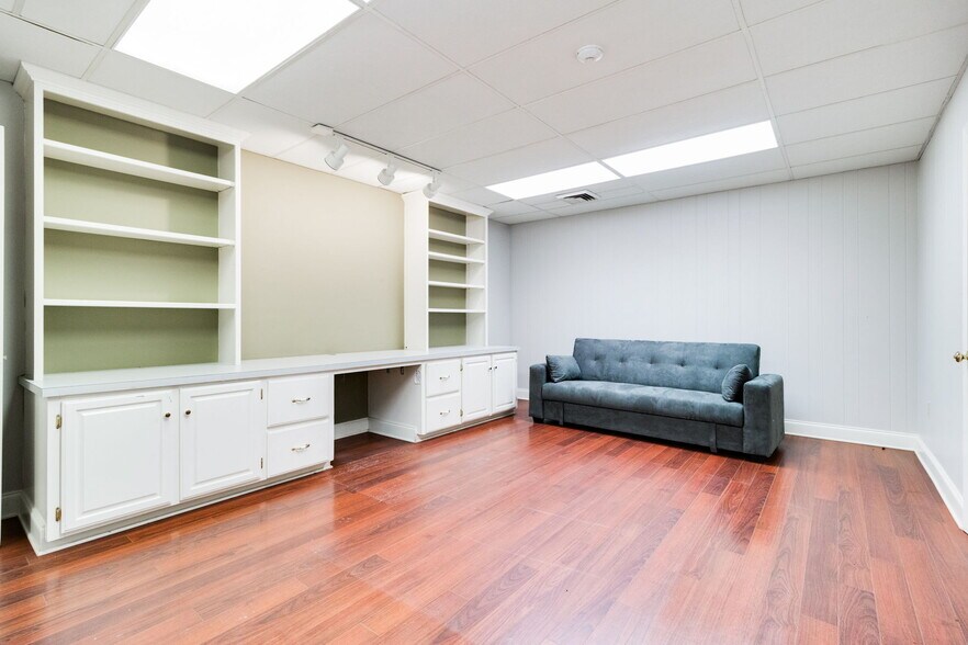 More Photos Of 223 S Main St, Opelousas Office For Sale