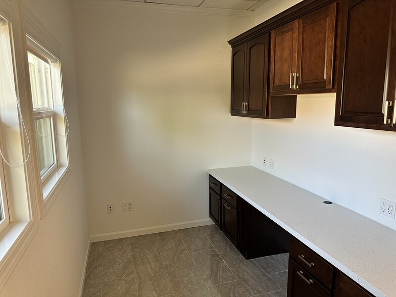More Photos Of 1818 Grand Canal Blvd, Stockton Office For Lease