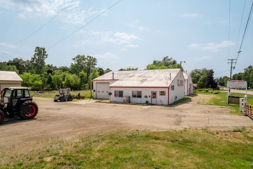 More Photos Of 2511 Bellevue Rd, Leslie Warehouse For Sale