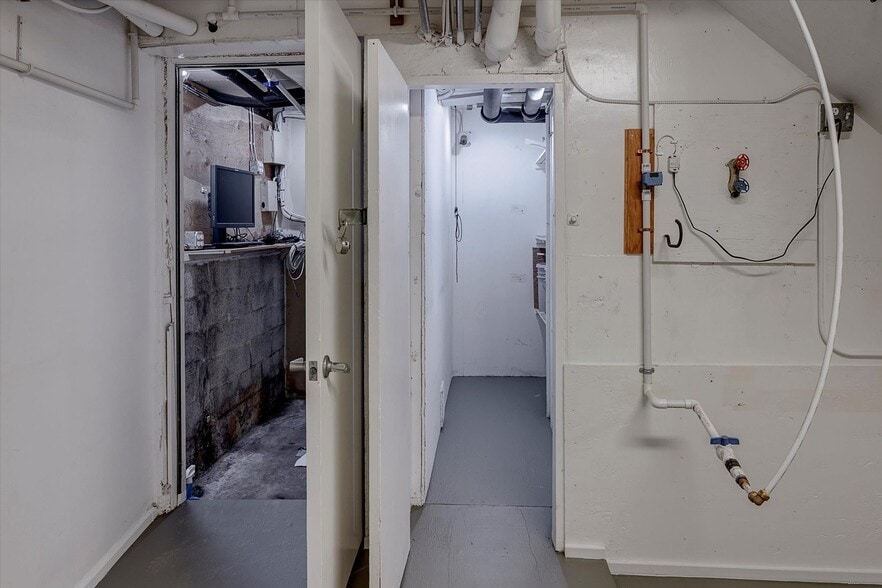 More Photos Of 10722 Lake City Way NE, Seattle Storefront Retail Office For Sale