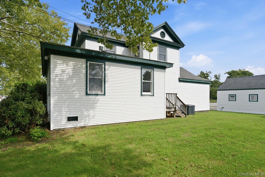 More Photos Of 1228 Roanoke Ave, Riverhead Medical For Sale
