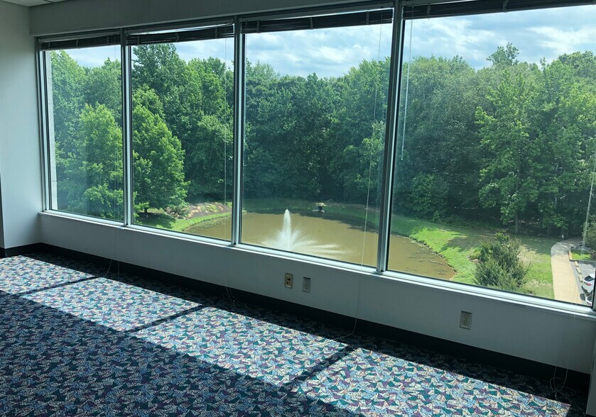 More Photos Of 100 Commerce Dr, Newark Office For Lease