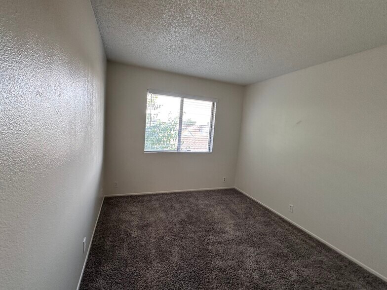 More Photos Of 12745 Navajo Rd, Apple Valley Apartments For Sale