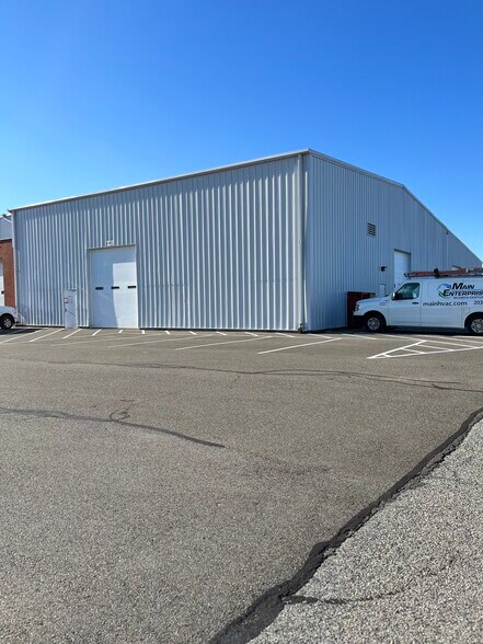More Photos Of 1180 Stratford Rd, Stratford Manufacturing For Lease