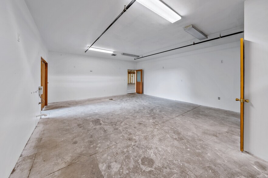 More Photos Of 1385 Antelope Rd, White City Manufacturing For Lease
