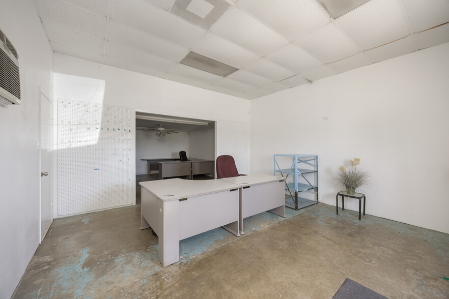 More Photos Of 617 G Alexander fwy, Duncanville Warehouse For Lease