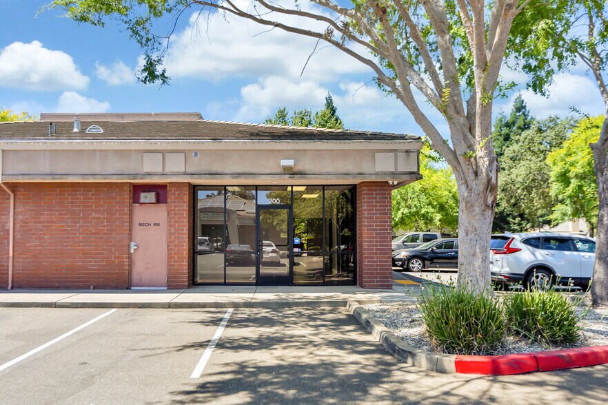 More Photos Of 9571 Laguna Springs Dr, Elk Grove Office For Lease