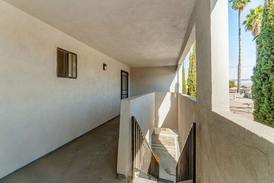 More Photos Of 4724 W 173rd St, Lawndale Apartments For Sale