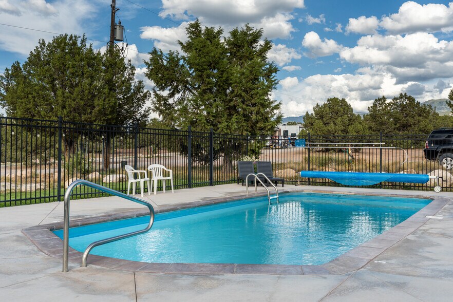 More Photos Of 11550 Pigeon Hollow Rd, Spring City Hotel For Sale